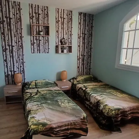 Hotell Au Clos Du Bois 44110 *